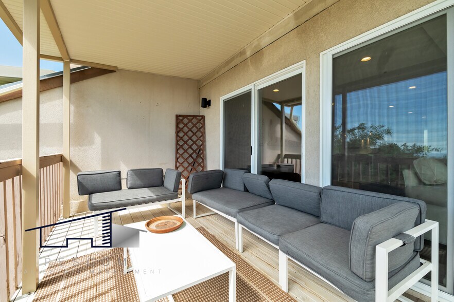 Building Photo - 5091 Ridgedale Dr