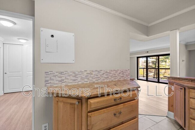 Building Photo - 309 Yoakum Pkwy