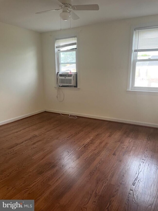Building Photo - Townhome In Glen Burnie