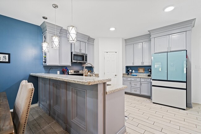 Building Photo - 204 Shadow Mountain Dr