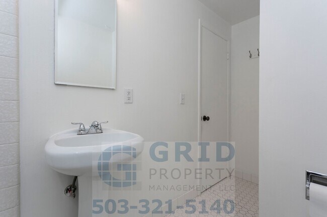 Building Photo - Gorgeous 2 Bedroom Home Available in Lake ...