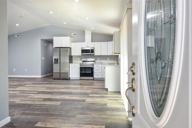 Building Photo - 1735 SE Jefferson St