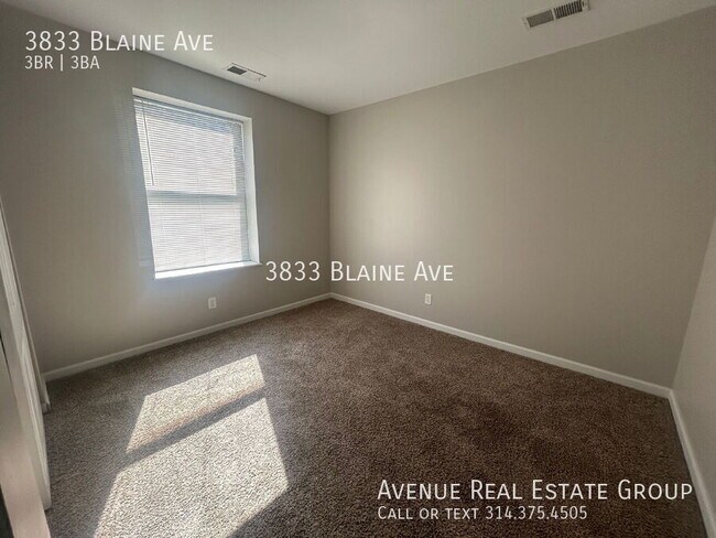 Building Photo - 3833 Blaine Ave