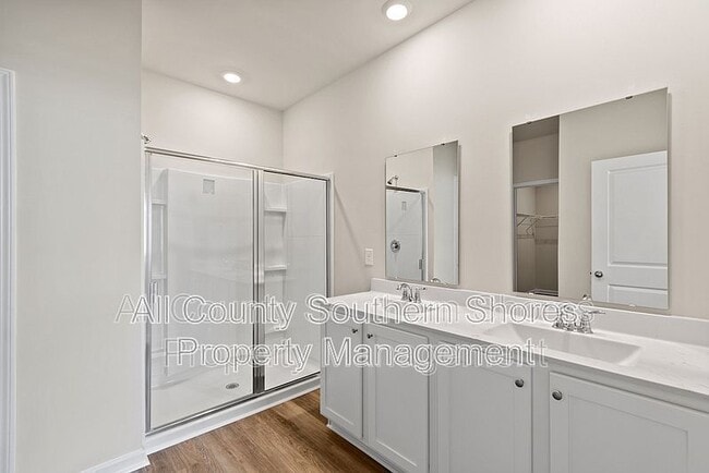 Building Photo - 215 Konik St