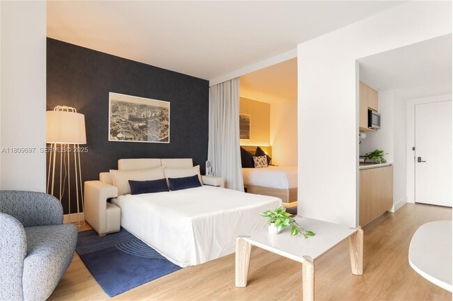 Building Photo - 601 NE 1st Ave