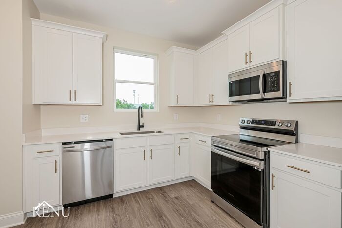 Building Photo - 5757 Sofias Cir