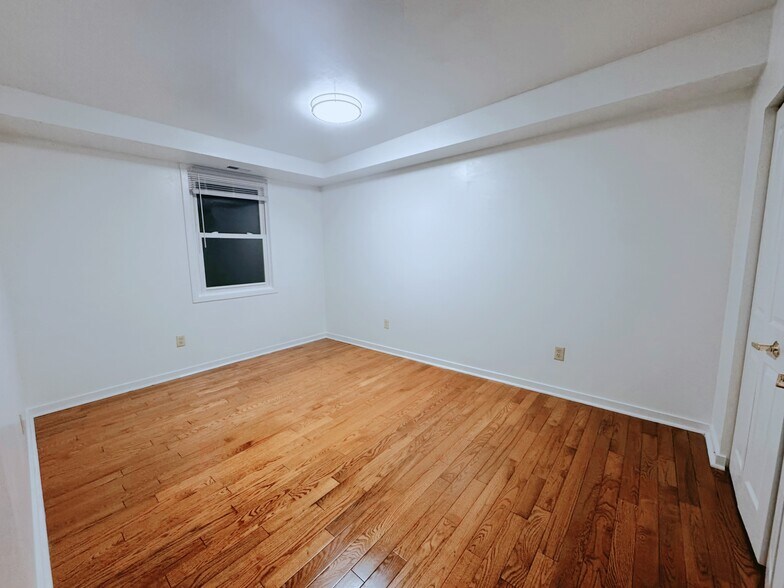 Building Photo - 304 N 8th St