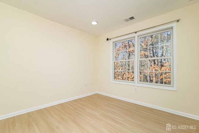 Building Photo - 4 Timber Grove Ct