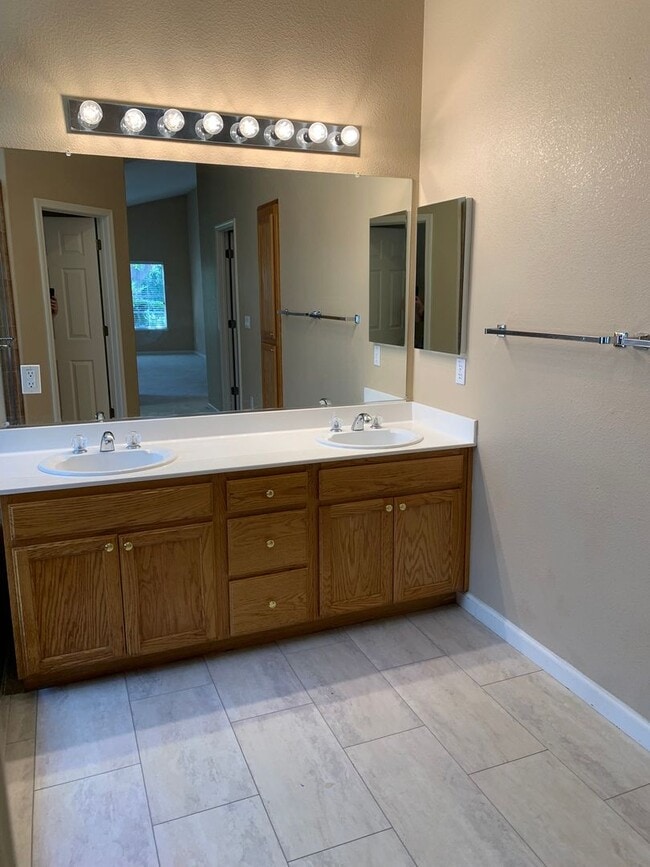 Building Photo - Paradise Valley Home!