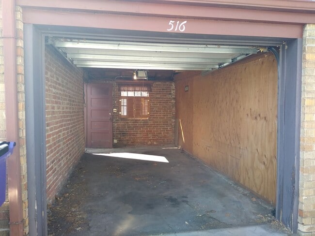 Building Photo - Alamo Placita Adorable 3 Bed 2 Bath Bungalow w/ CACH, Garage, Fenced Yard & More