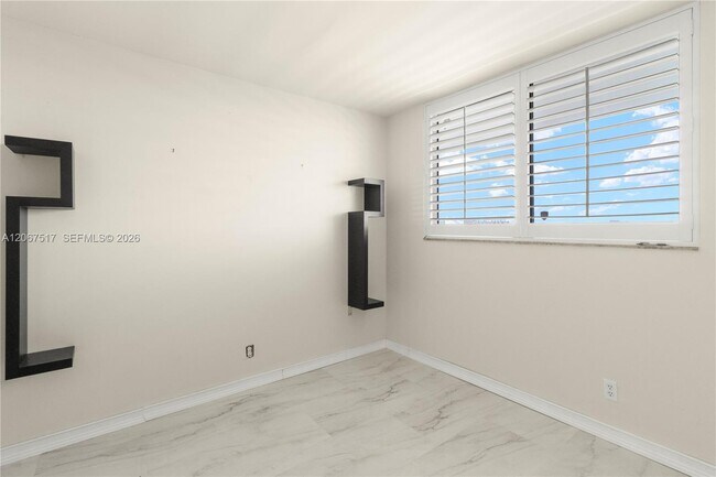 Building Photo - 3703 NE 166th St