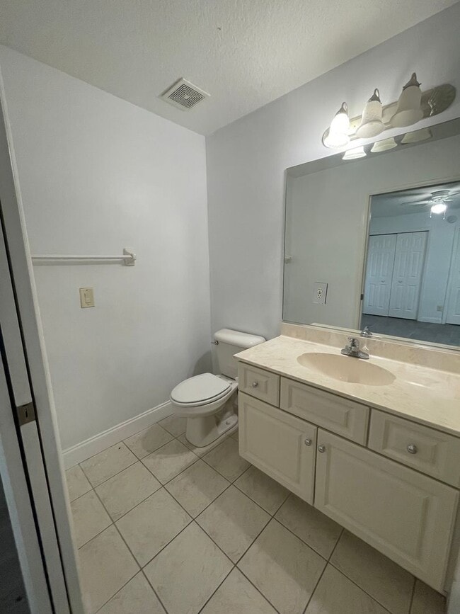 Building Photo - Spacious 4-Bedroom Pool Home – 2 Primary S...