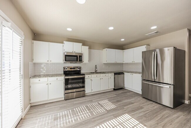 Building Photo - 10478 Tippecanoe