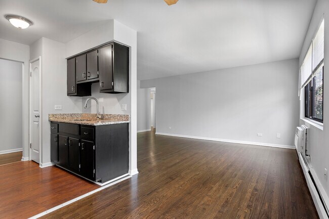 Building Photo - 6826 N Ridge Blvd