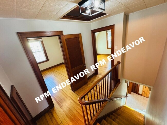 Building Photo - Downtown St. Charles 4BR Home | Walk to Main Street | Garage + Yard