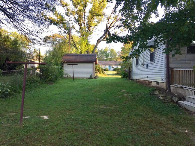 Building Photo - 141 N Overhill Dr