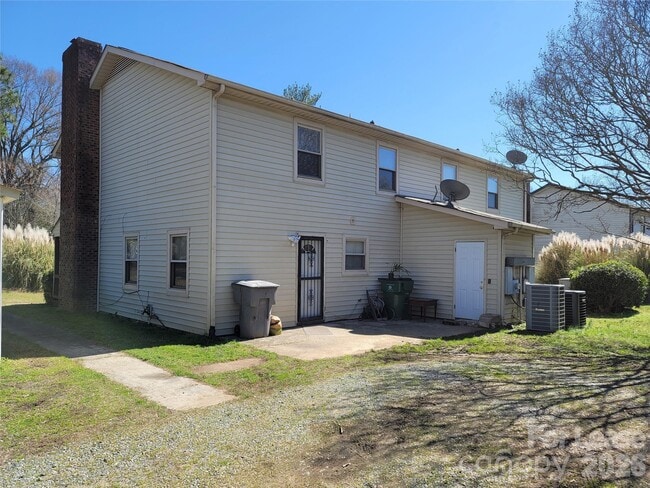 Building Photo - 5323 Chestnut Lake Dr