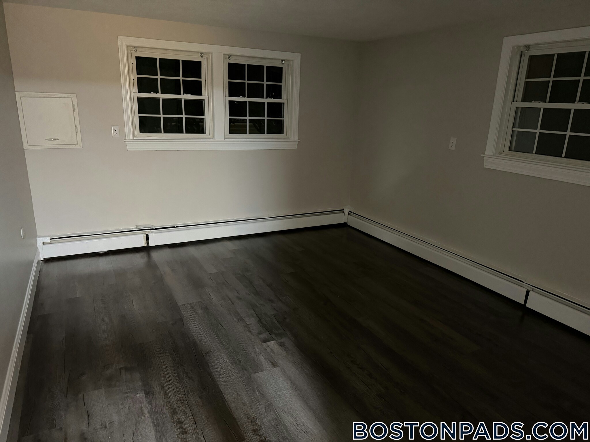 Building Photo - 887 Varnum Ave