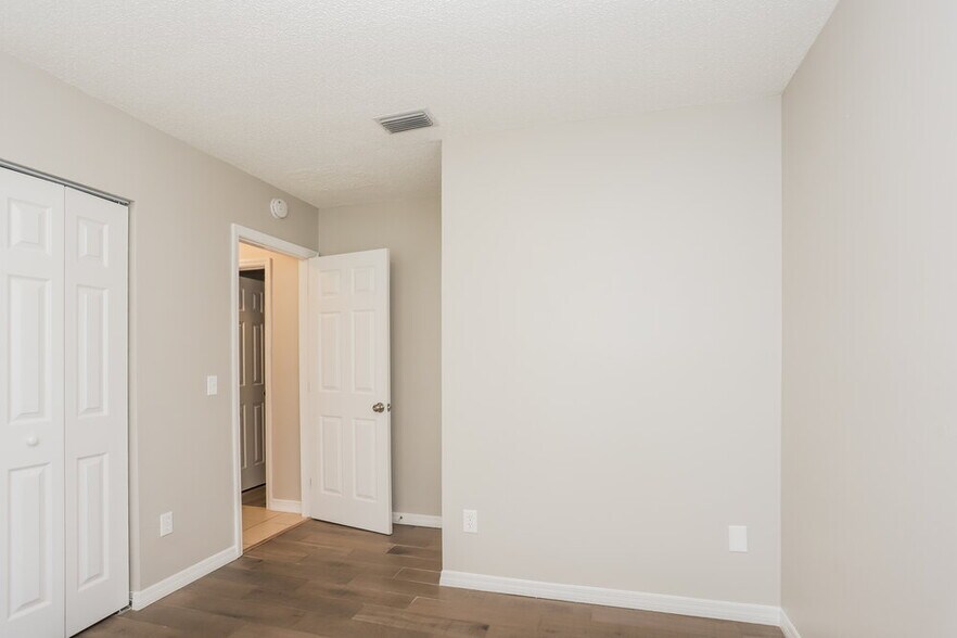 Building Photo - 4035 Forecast Dr