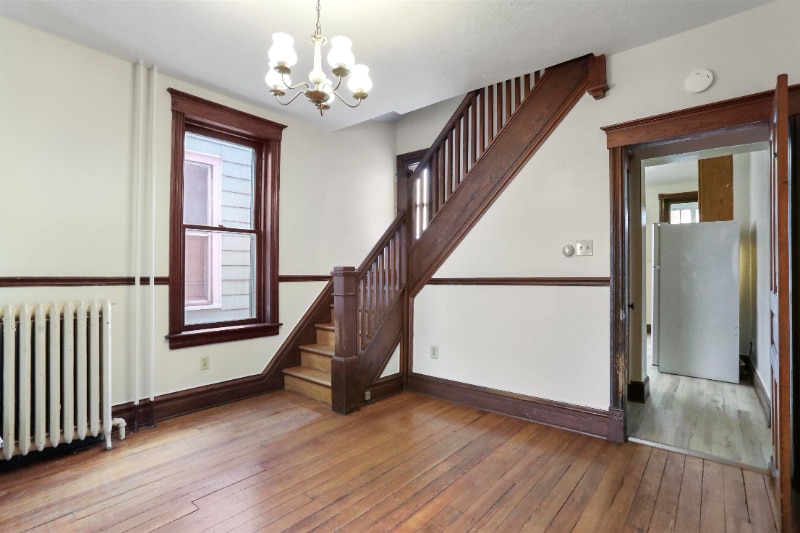 Building Photo - 358 York St