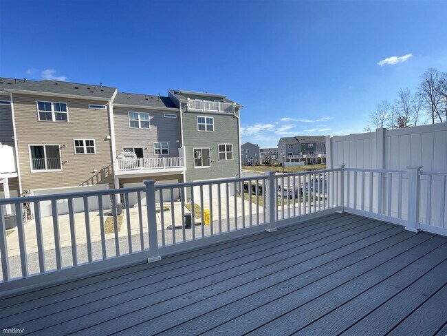 Building Photo - 4 br, 3.5 bath Townhome - 1733 Primrose Way
