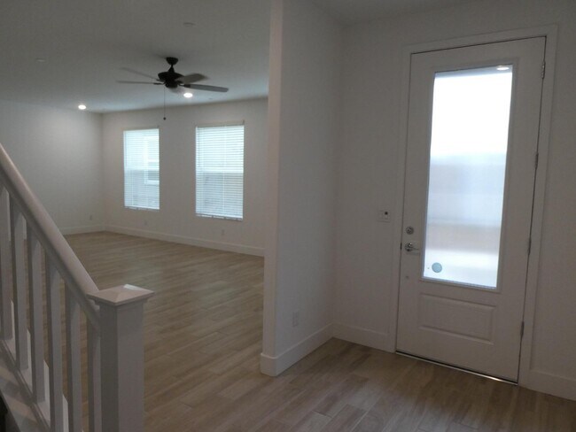 Building Photo - 2725 E Teaberry Dr