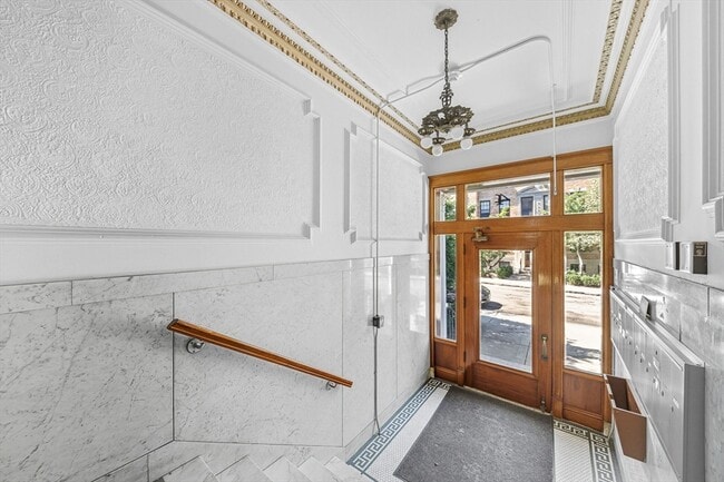 Building Photo - 4 Crawford St