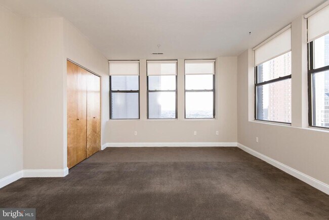 Building Photo - 220 S 16th St