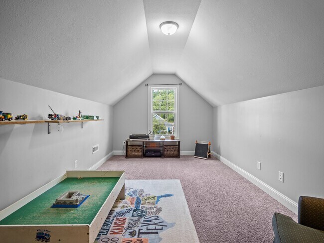 Building Photo - 239 Sailor St