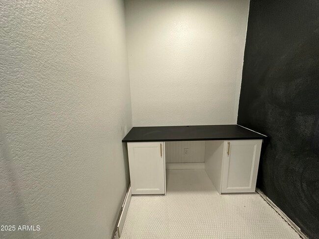 Building Photo - 3533 E Flower St