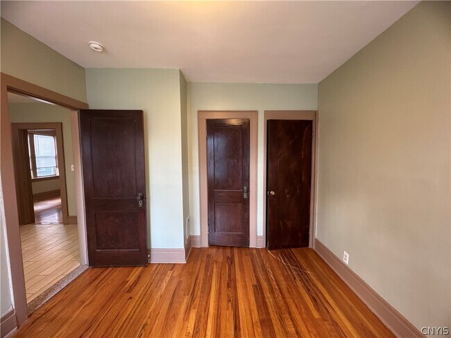 Building Photo - 409 Milton Ave