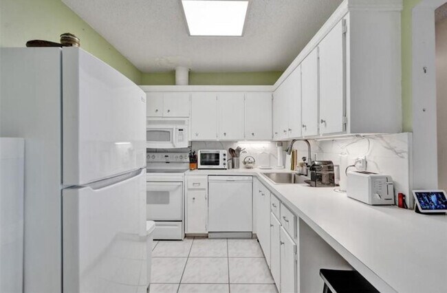 Building Photo - 6750 NE 21st Rd