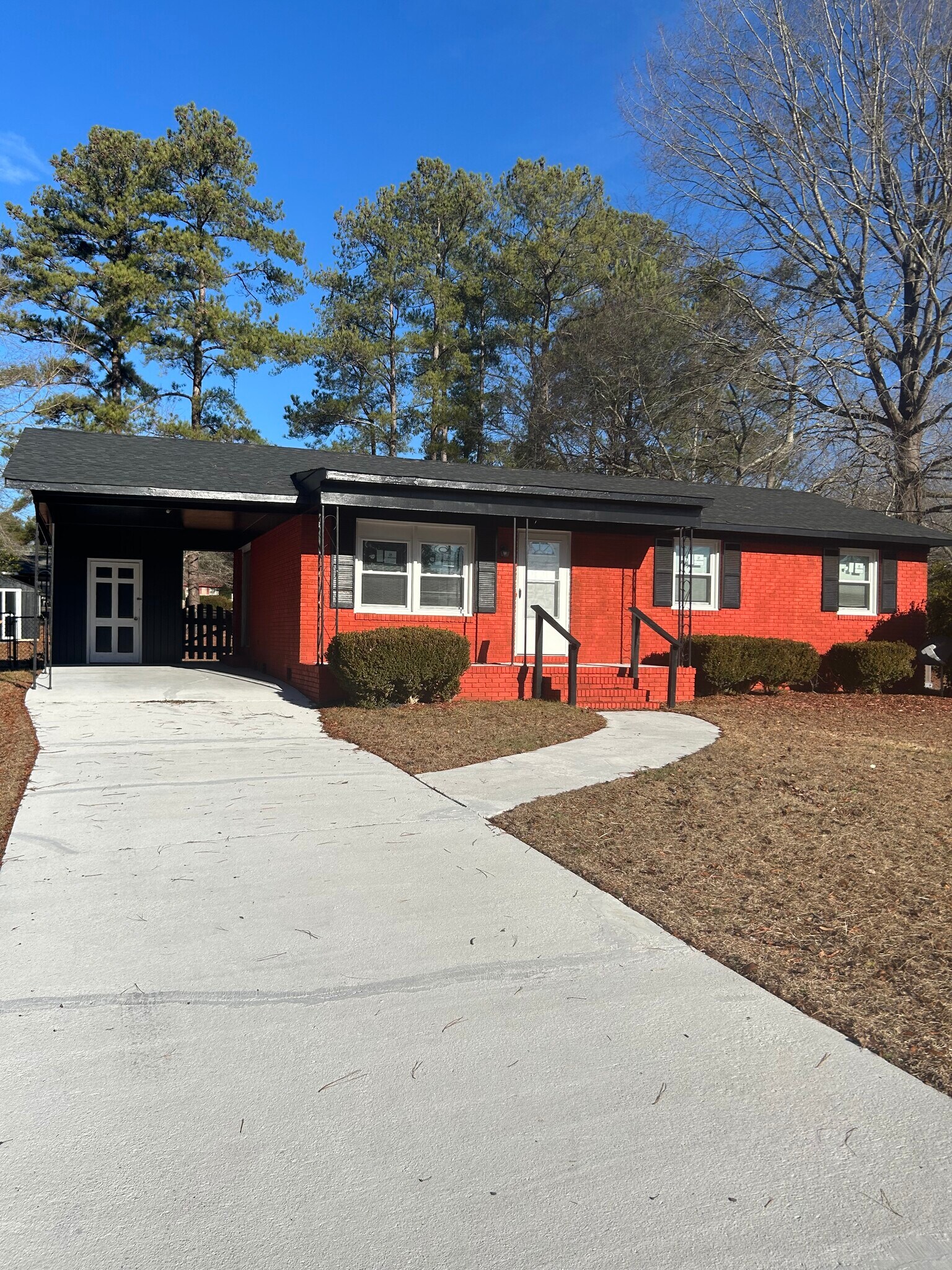 Front of house - 717 Dogwood Ln