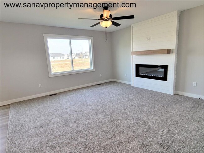 Building Photo - Brand New 4-BR Home- Perfect Norwalk Living!