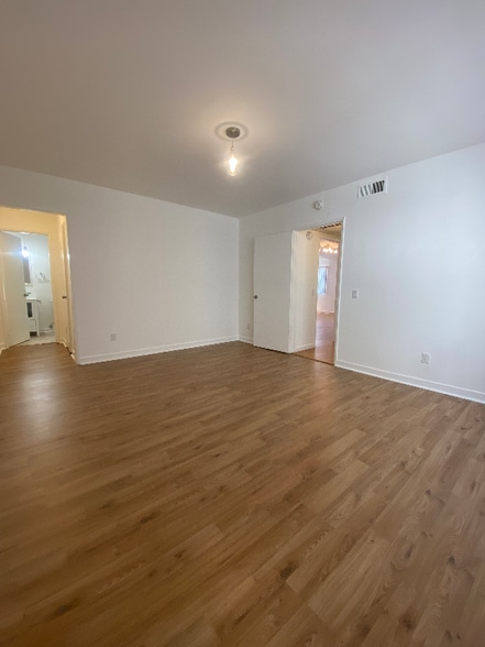 Building Photo - 1849 S Bentley Ave