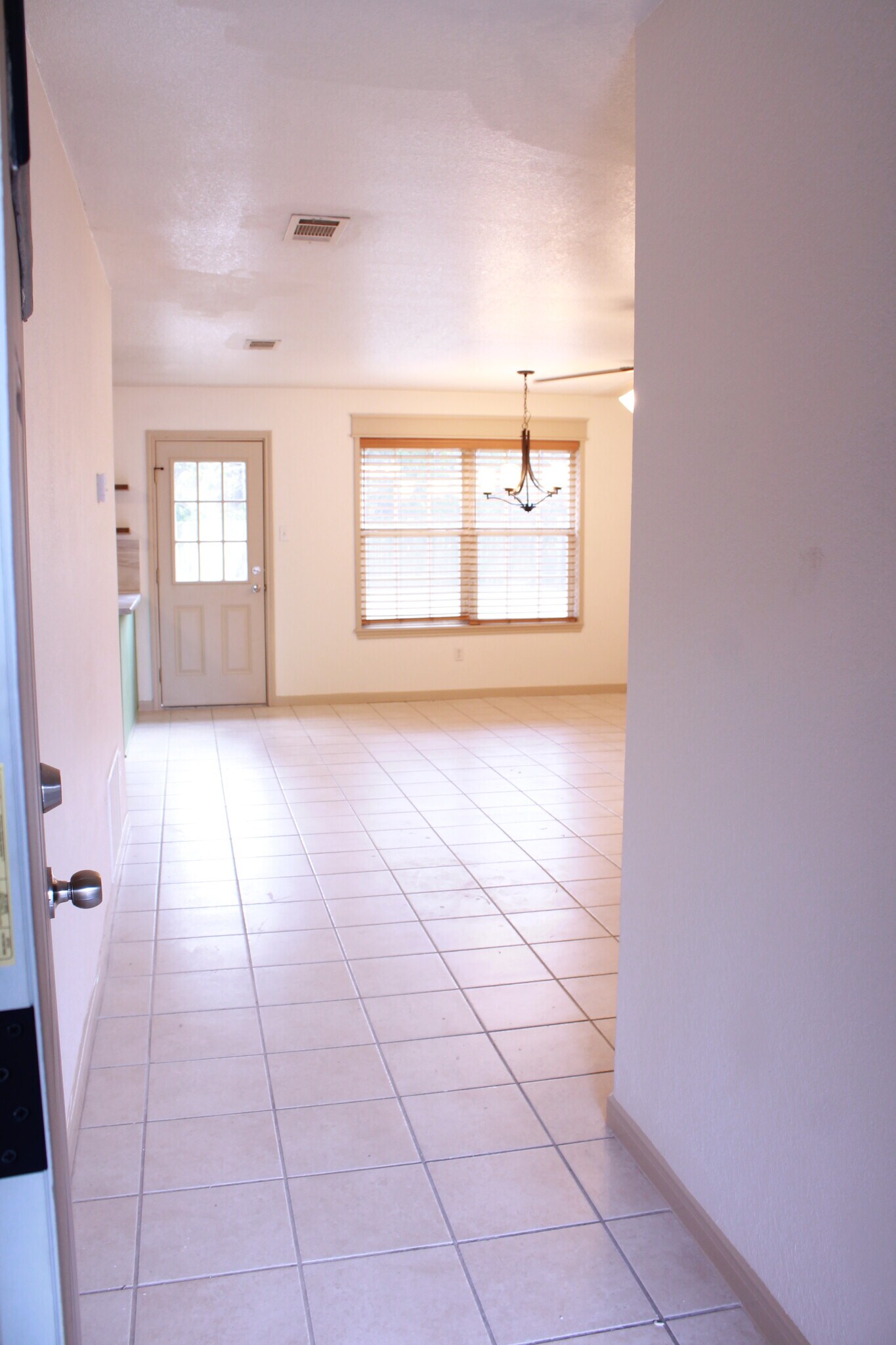 Building Photo - 1424 Shoshoni Trl