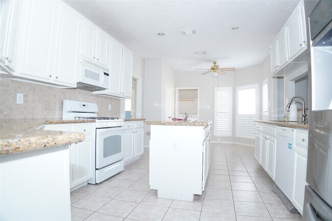 Building Photo - 13714 Pear Woods Ct