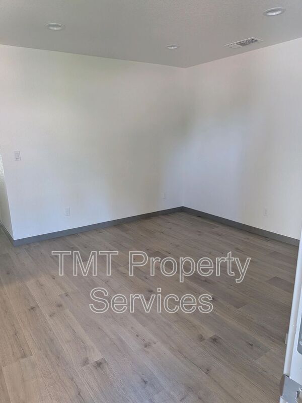 Building Photo - 7330 Stratford Pl