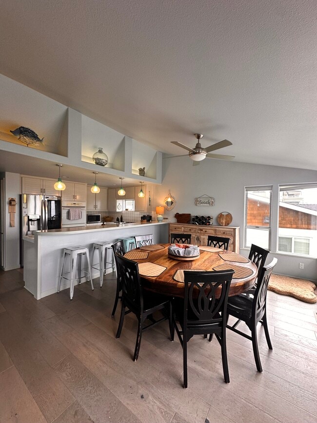 Building Photo - 2560 Juniper Ave