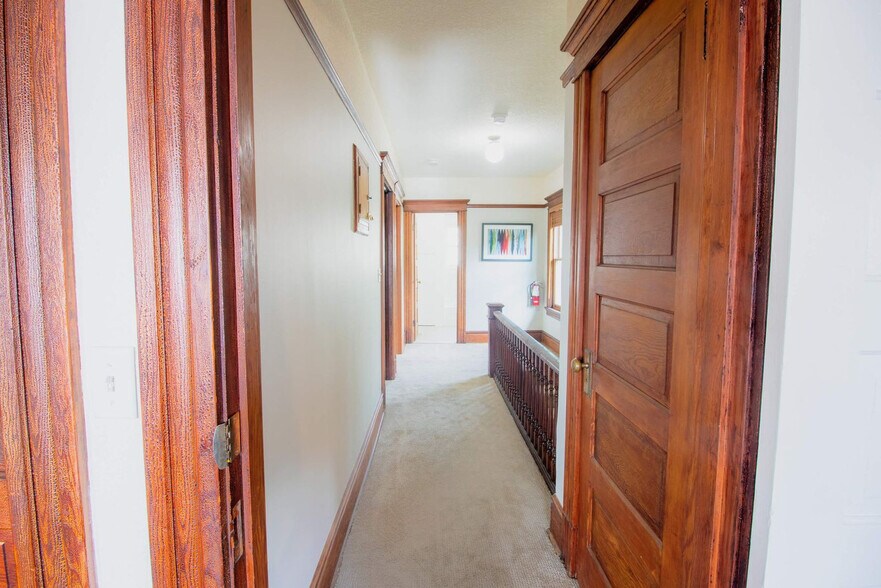 Building Photo - 26 NE 11th Ave