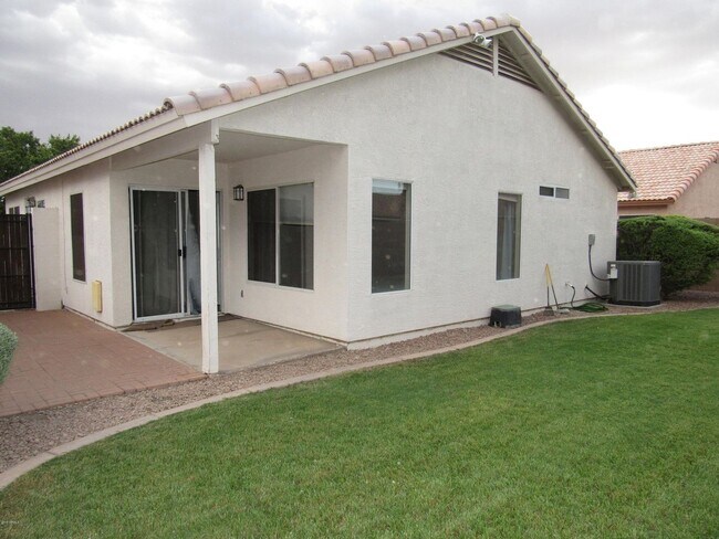 Building Photo - 102 W Gail Dr