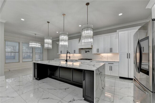 Building Photo - 960 Nours Cir SE