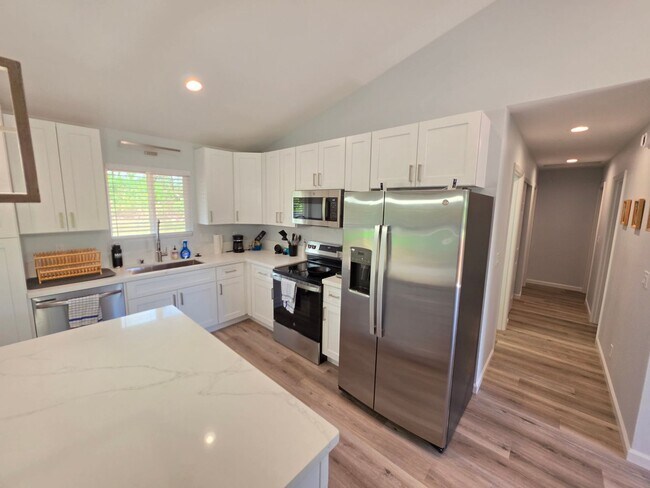 Building Photo - Available August 1 | Fully Furnished 3BD/3BA Home in HPP (Hawaiian Paradise Park)