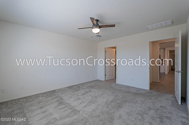 Building Photo - 10611 W Halsey Dr