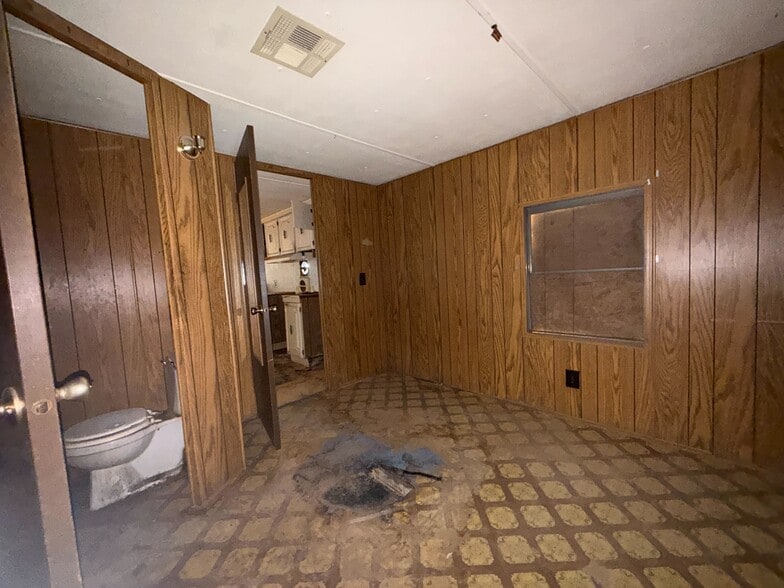 Building Photo - 3601 E Wyoming Ave