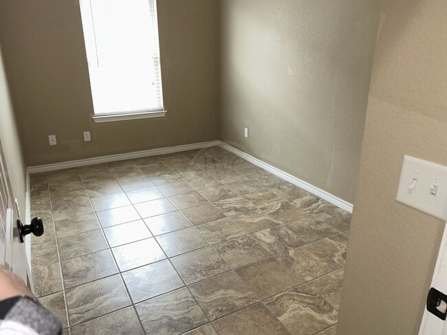 Building Photo - 504 Sladecek Dr