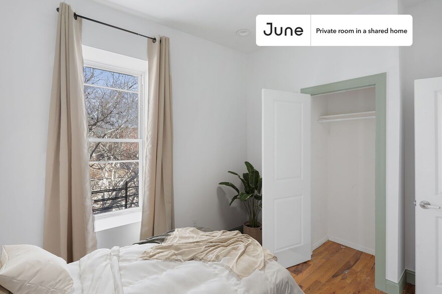Primary Photo - Private bedroom in 4 bed/2 bath Home