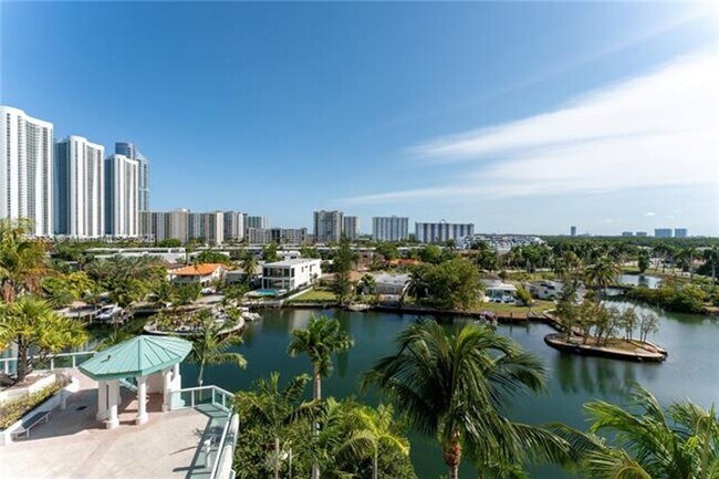 Building Photo - 16500 Collins Ave