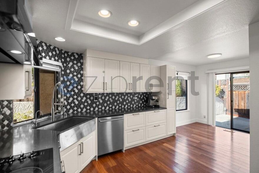 Building Photo - 1654 Sugarloaf Dr