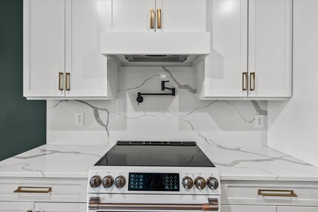 Building Photo - 43 S Lakeshore Dr